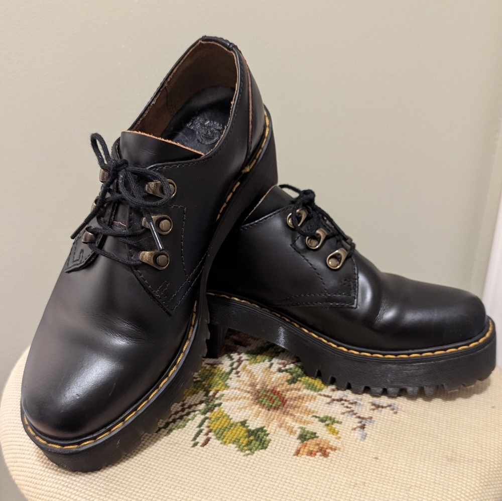 LIKE NEW Doc Marten Loafers sz39! 🧡